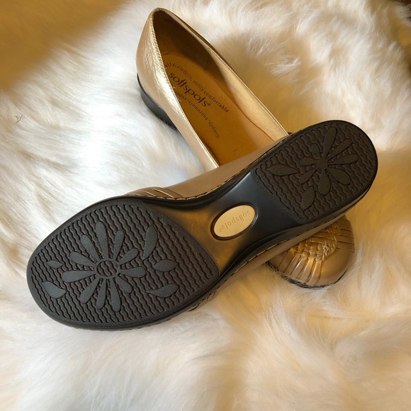 NWOT Softspots Gold Flats 10 WW - Picture 3 of 4